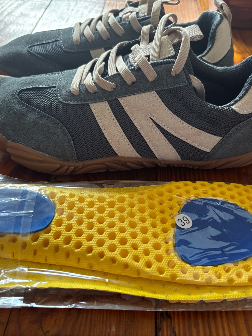 New Bearefoot Sneakers 39
